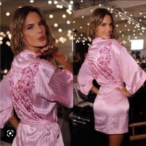 2009 VS Fashion Show Satin Robe